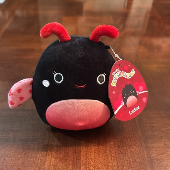 6" Ladee Squishmallow NWT Jazwares New Valentine Hearts Ladybug - Picture 3 of 5